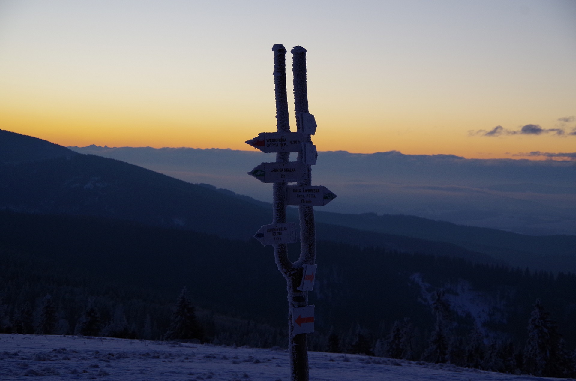 Hala Rysianka o wschodzie słońca