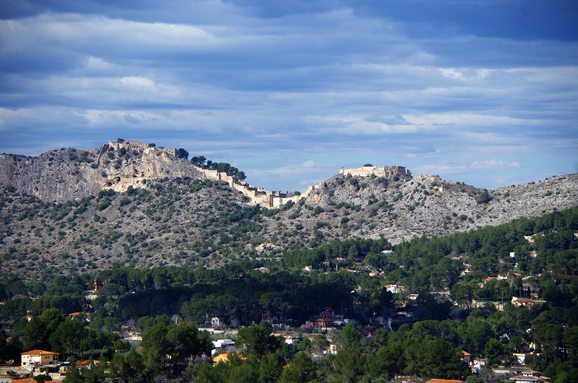 Widok na zamek w Xativie, Costa Blanca