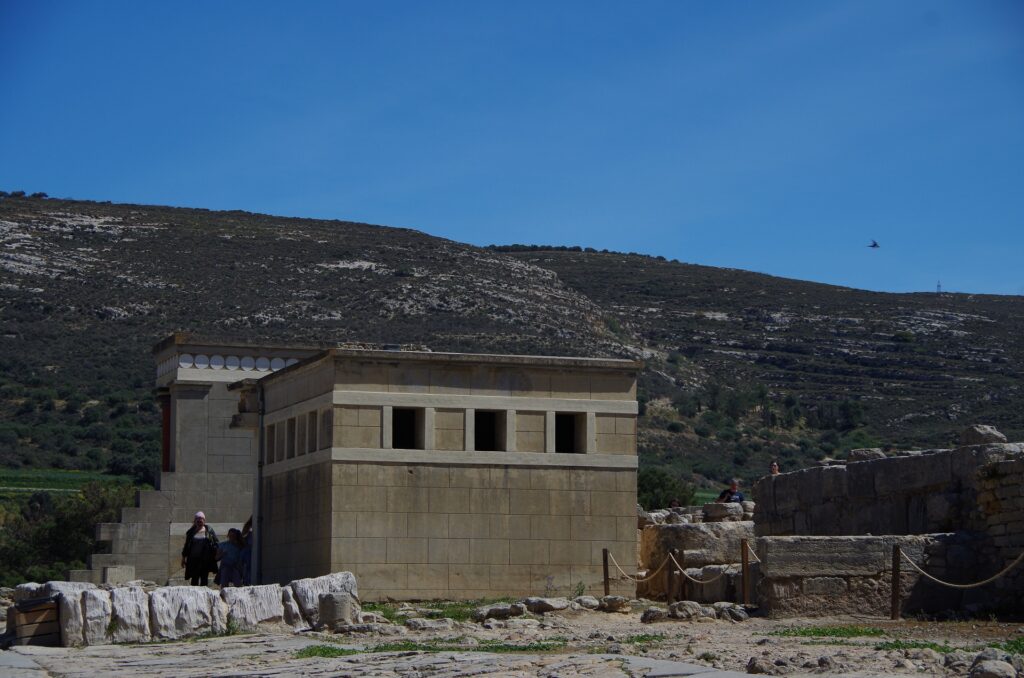 zwiedzanie ruin pałacu Knossos na Krecie