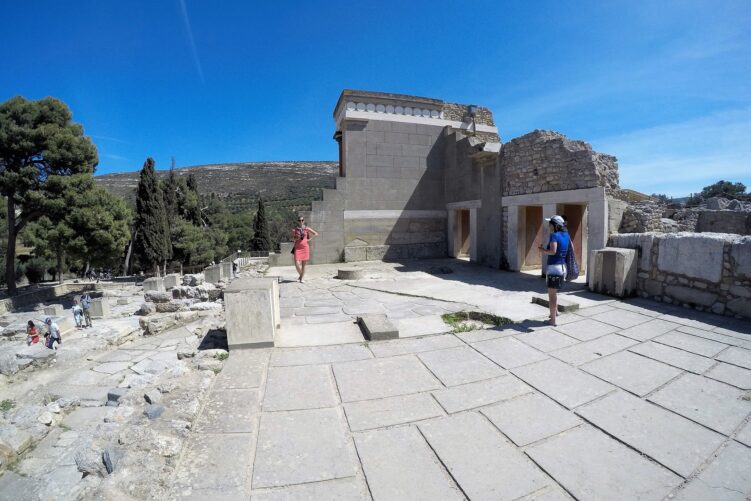 Oglądanie ruin zamku Knossos