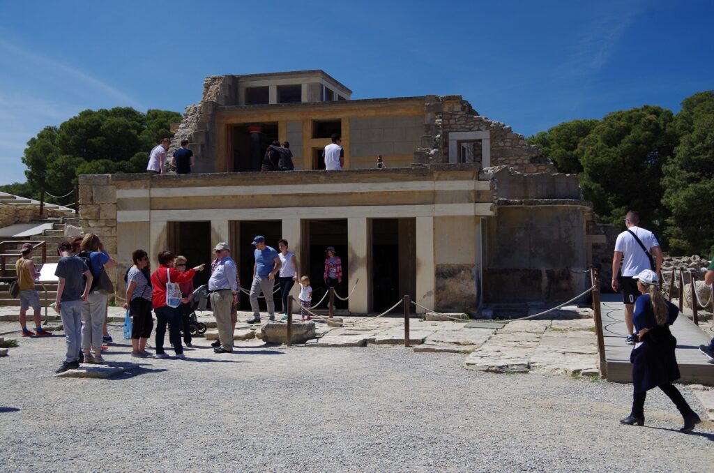 turyści zamek Knossos