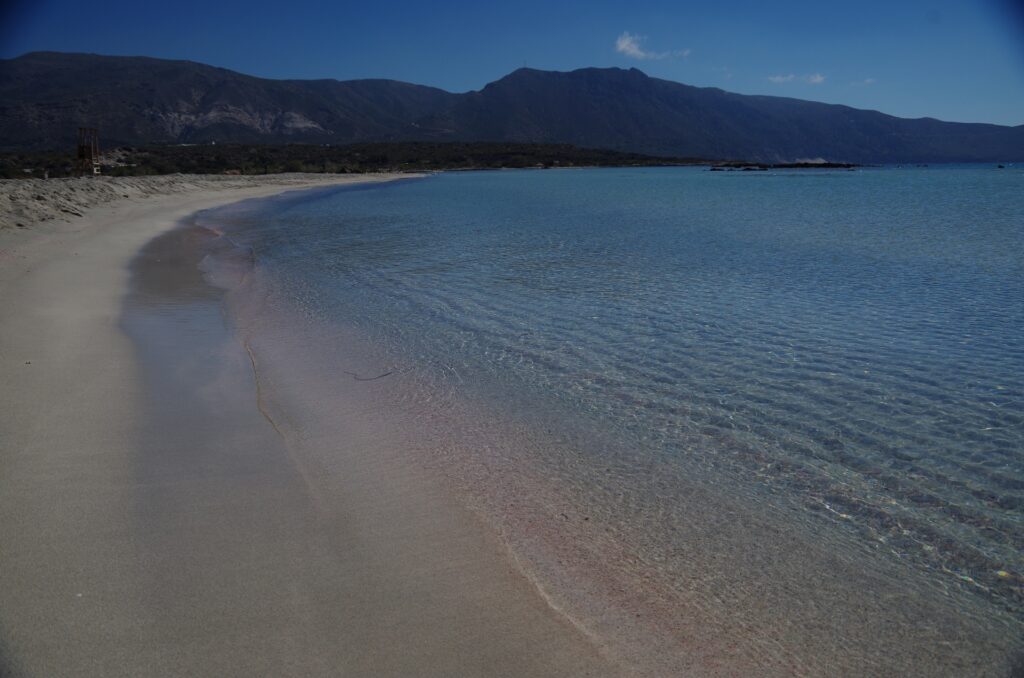 Różowy piasek na plaży Elafonisi