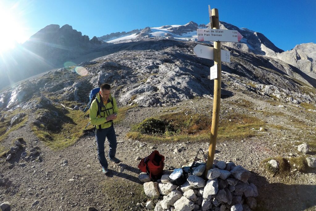 Podejście na lodowiec Marmolady przez przełęcz Forcella Col del Bous 2438 m