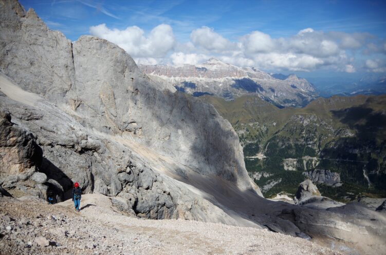 Podejście z przełęczy Forcella Marmolada do ferraty Granią Zachodnią