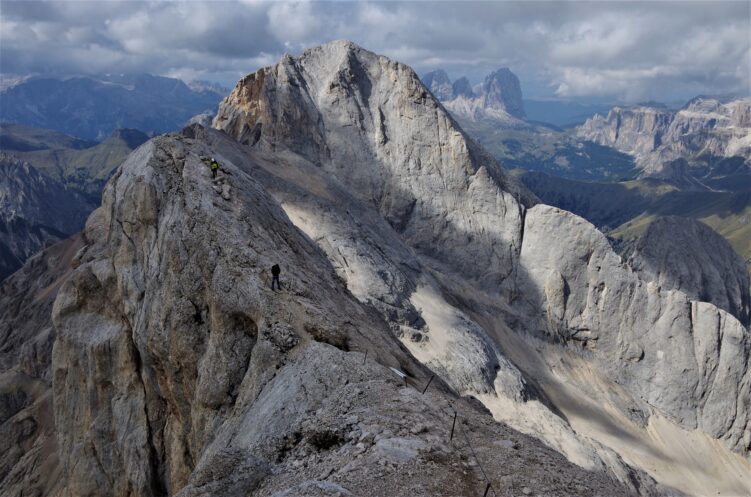 Łatwy odcinek Grani Marmolady - widok na Gran Vernel