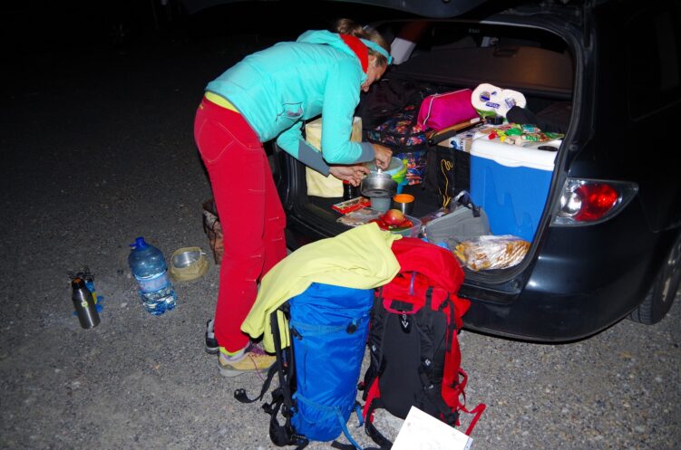 Przygotowanie do wyjścia w góry na via ferratę Anna Klettersteig, Dachstein