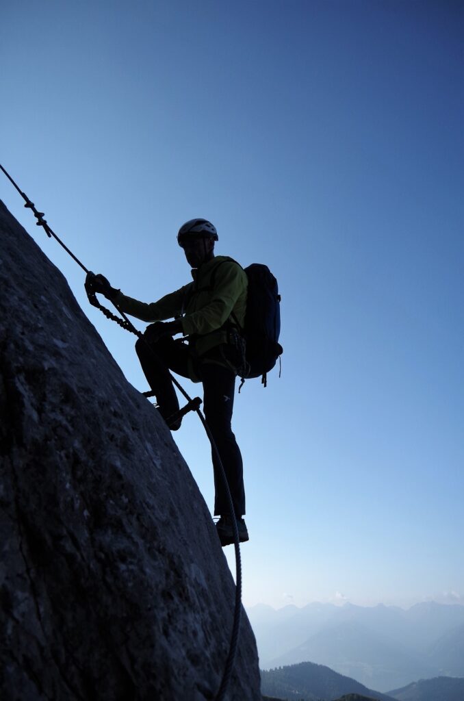 Darek na jednym z trawersów na ferratcie Anna Klettersteig na Dachstein