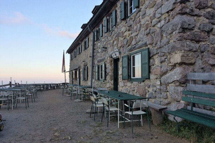 Schronisko Südwandhütte pod Dachstein