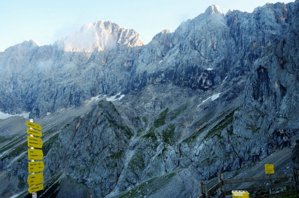 Widok na Dachstein spod schroniska Südwandhütte