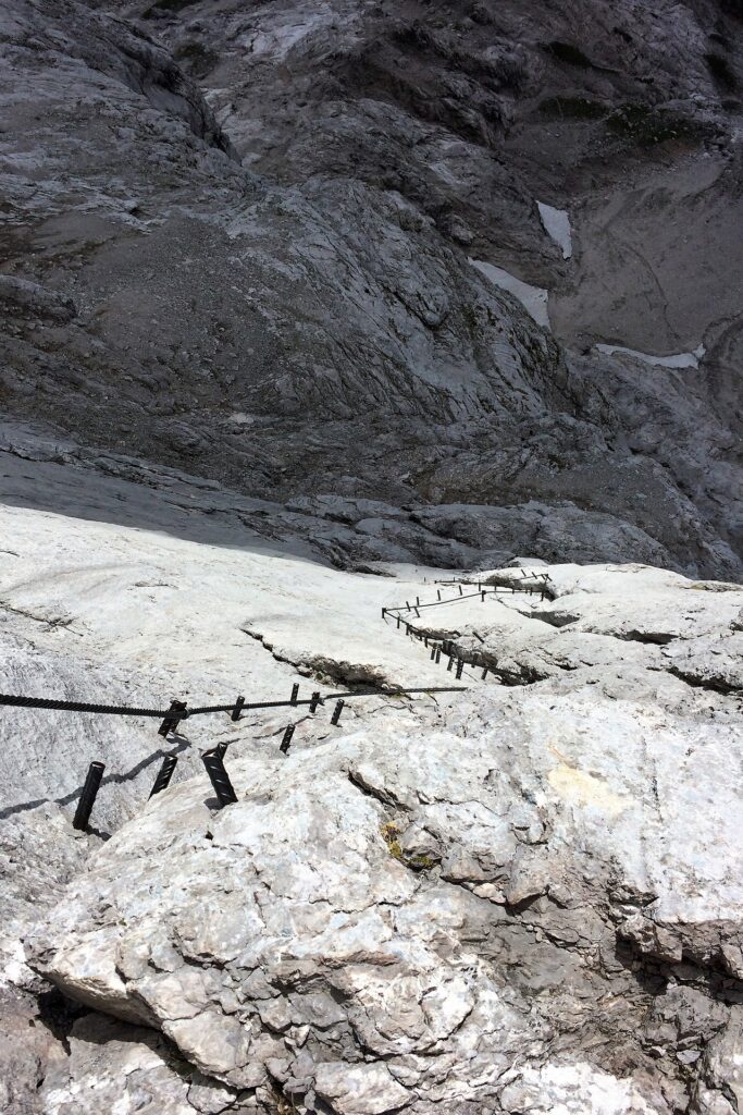 Płyta z kołkami na ferracie Johann, odcinek za C/D "kołkostrada"