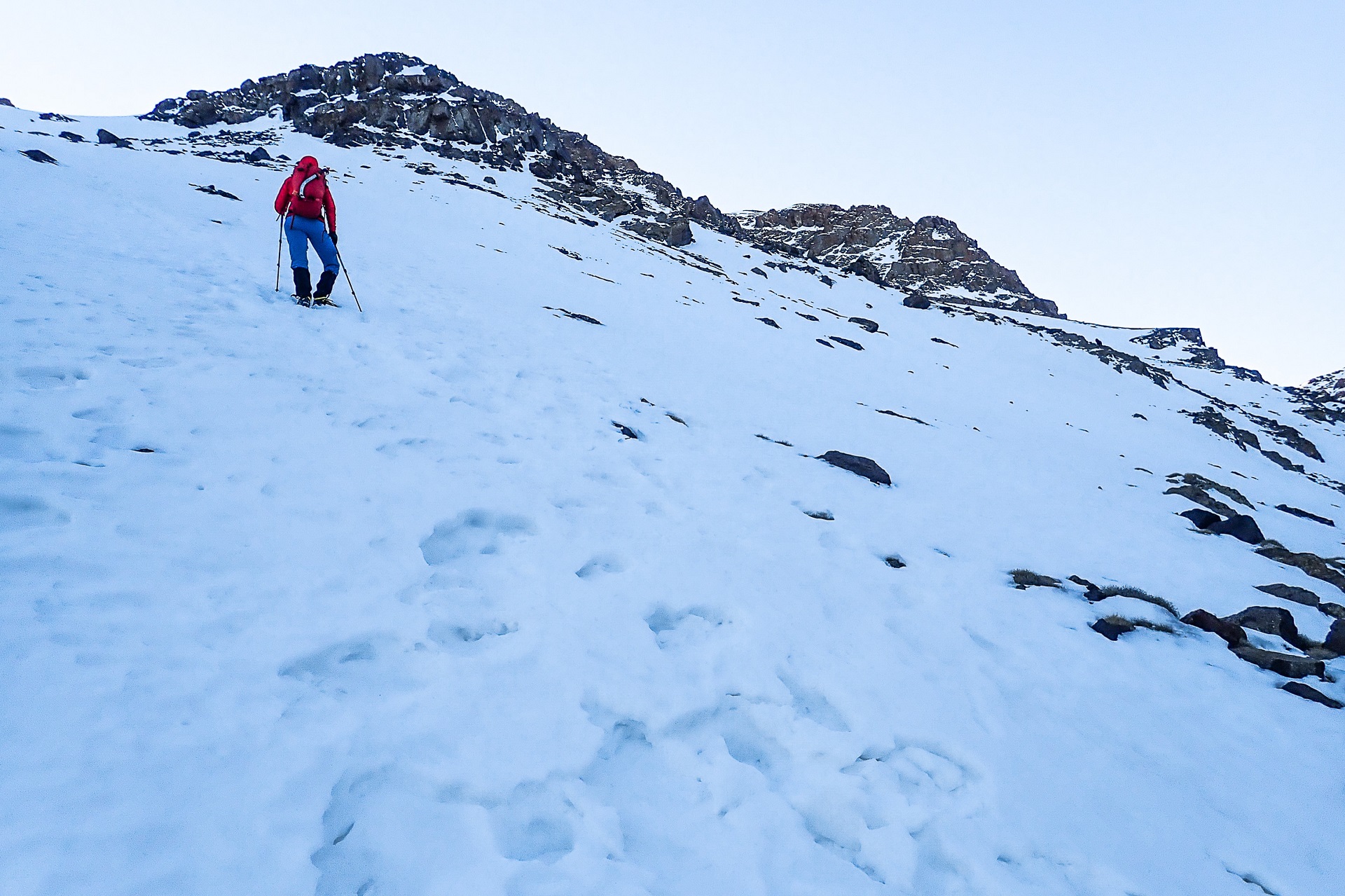 Wejście zachodnią ścianą na Toubkala jest bardzo strome.