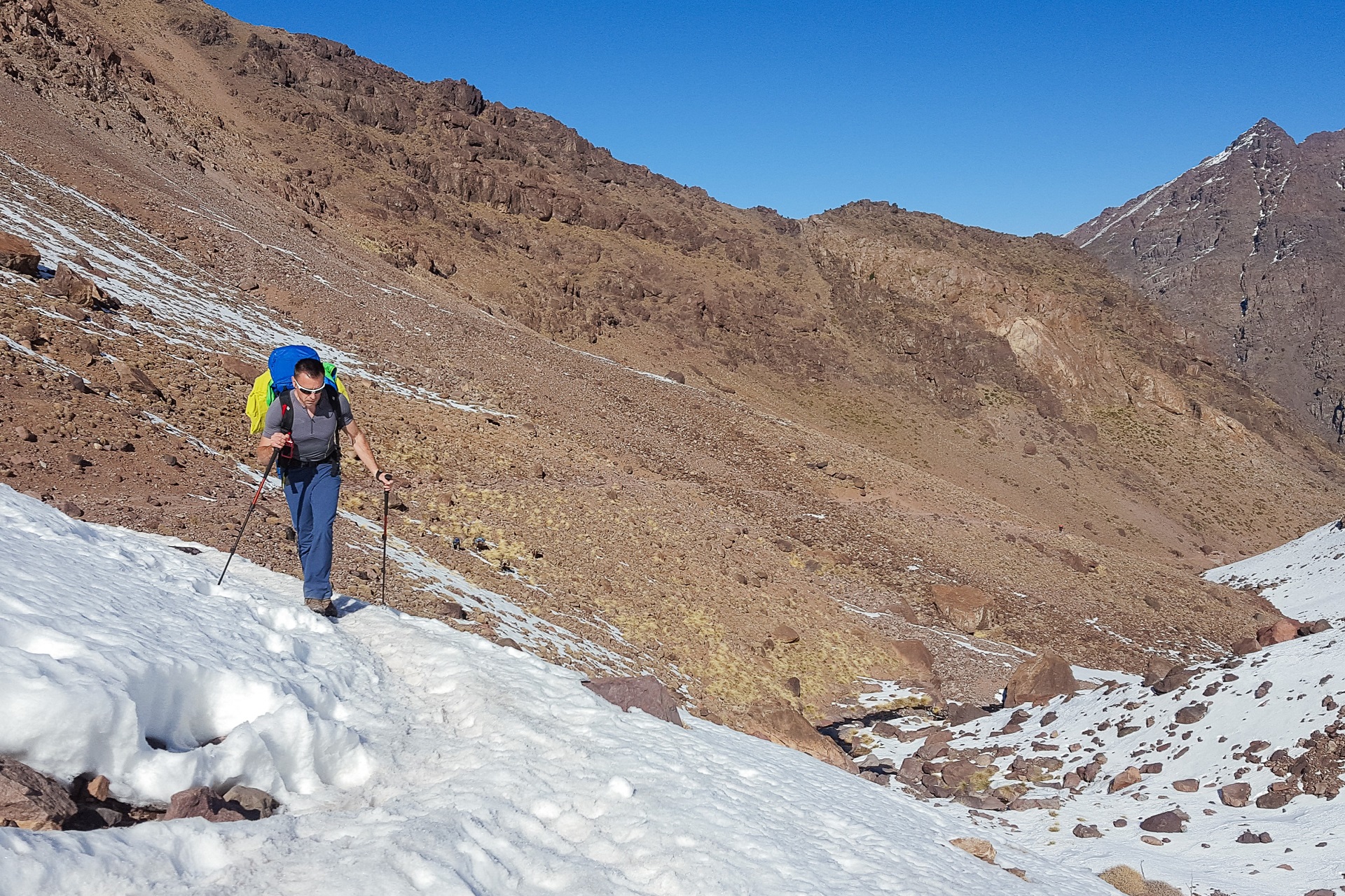 Strefa śniegu zaczyna się na wysokości ok 2800 m n p m.