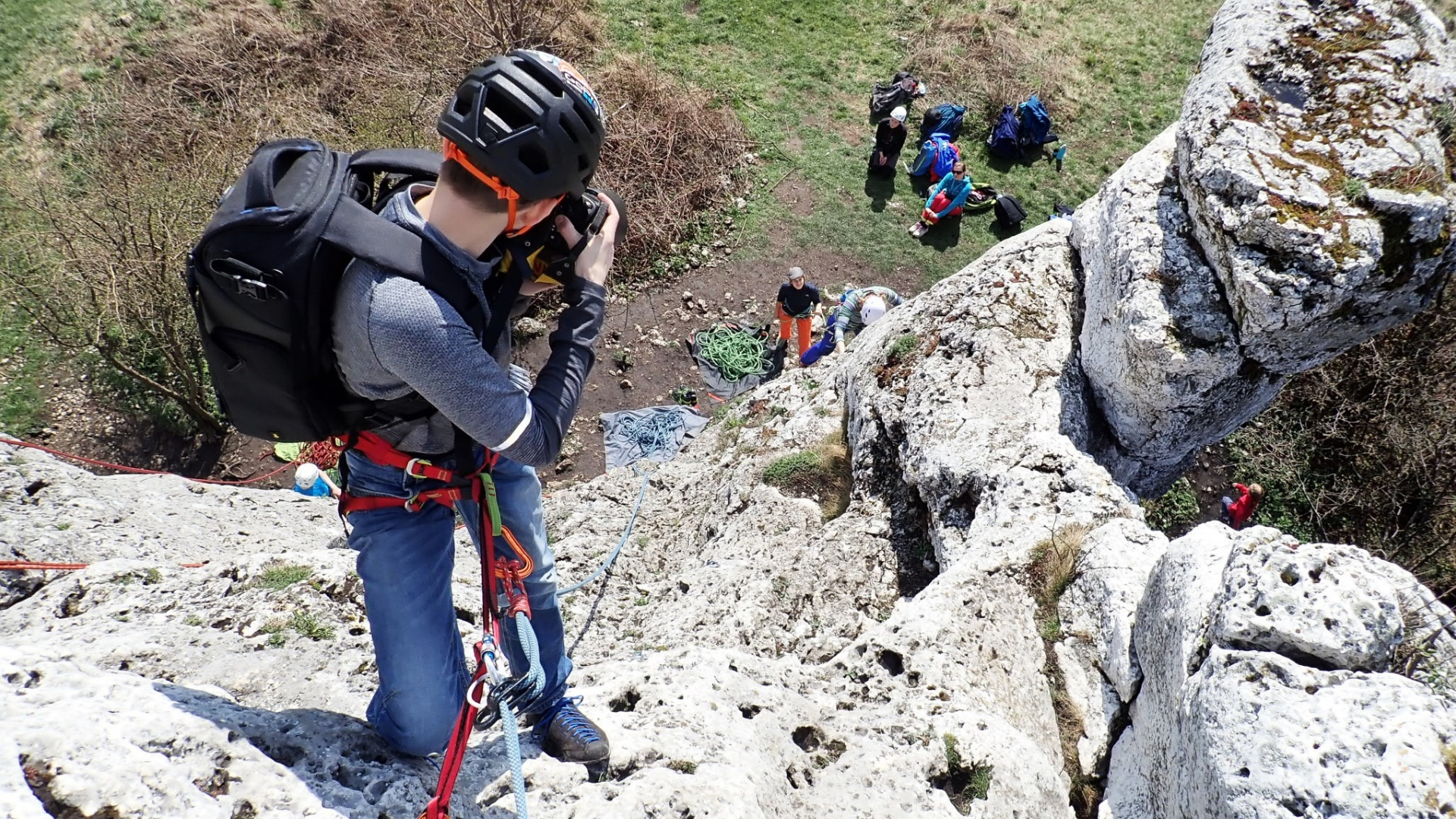 Olga dokumentowała kurs, korzystając ze zdobytych na kursie wspinaczki umiejętności