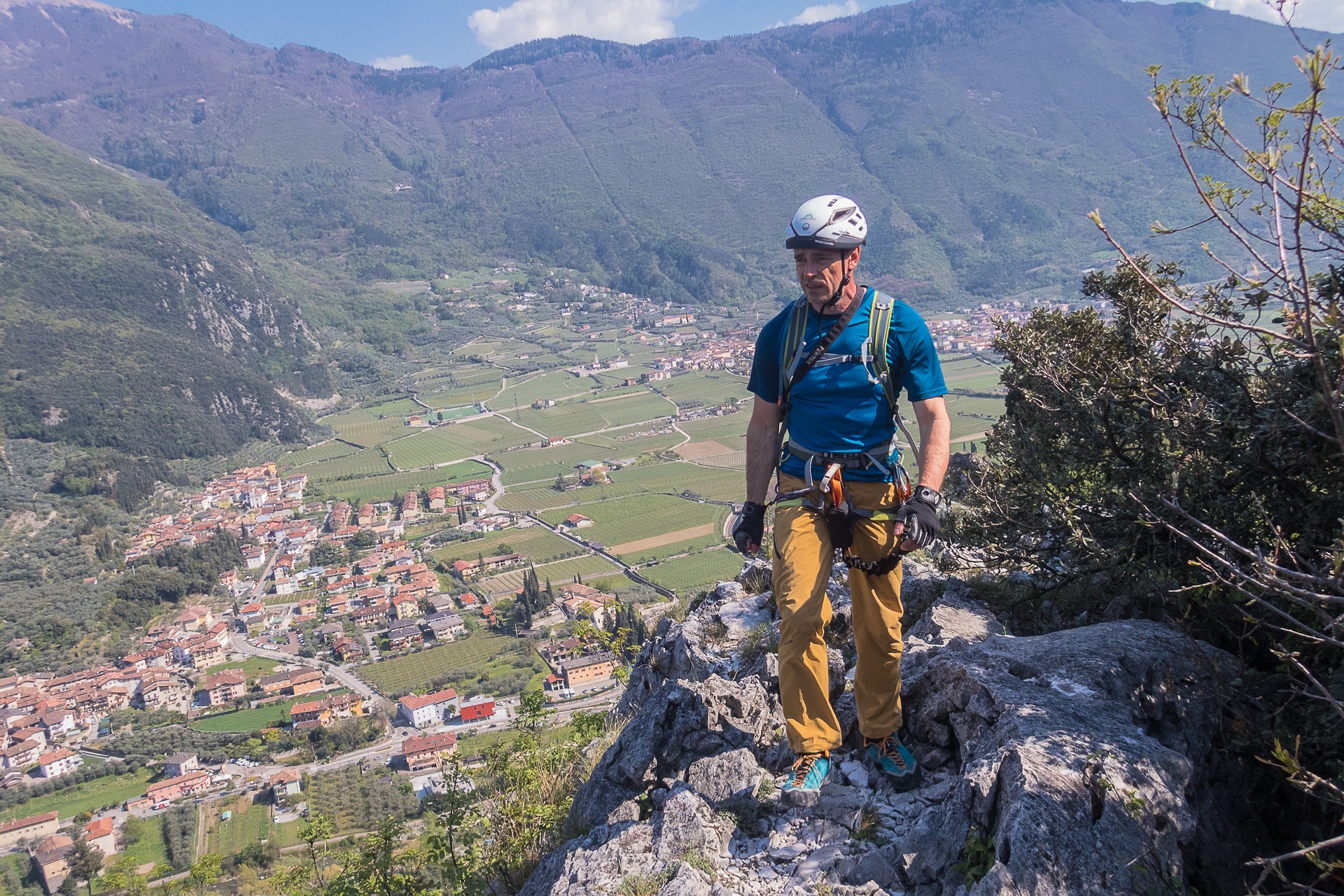 Wyjście z ferraty Cima Colodri i widok na Monti del Garda