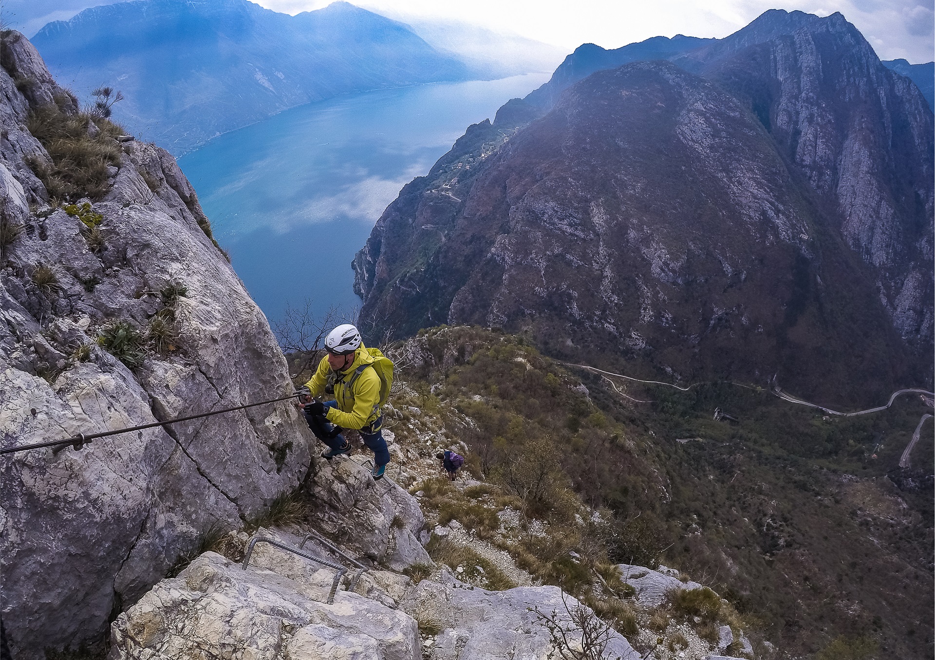 Widoki na jezioro Garda i Pregasinę z ferraty Susatti na Cimę Capi