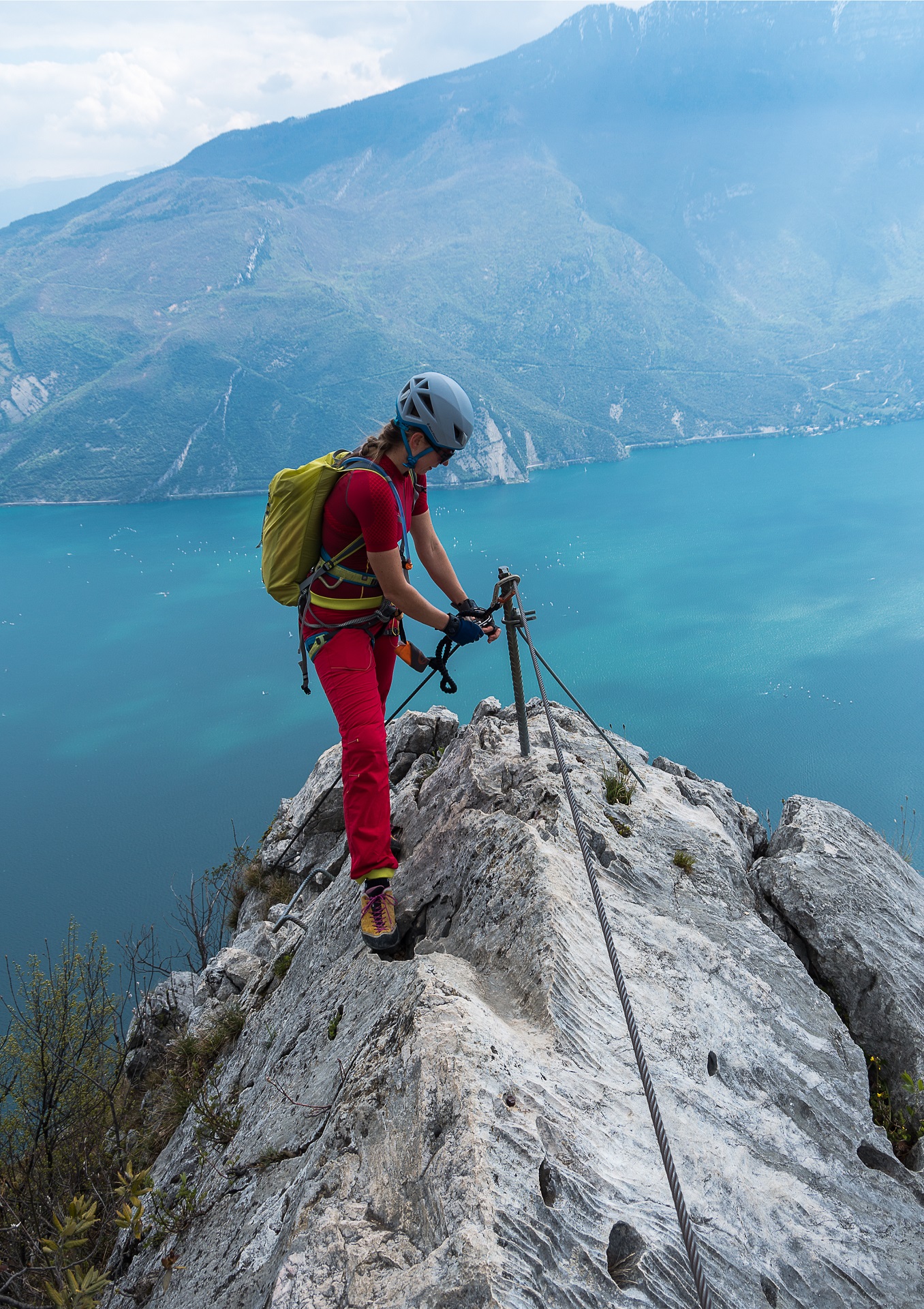 Malowniczy odcinek ferraty na Cimę Capi - każdy chce mieć tu zdjęcie