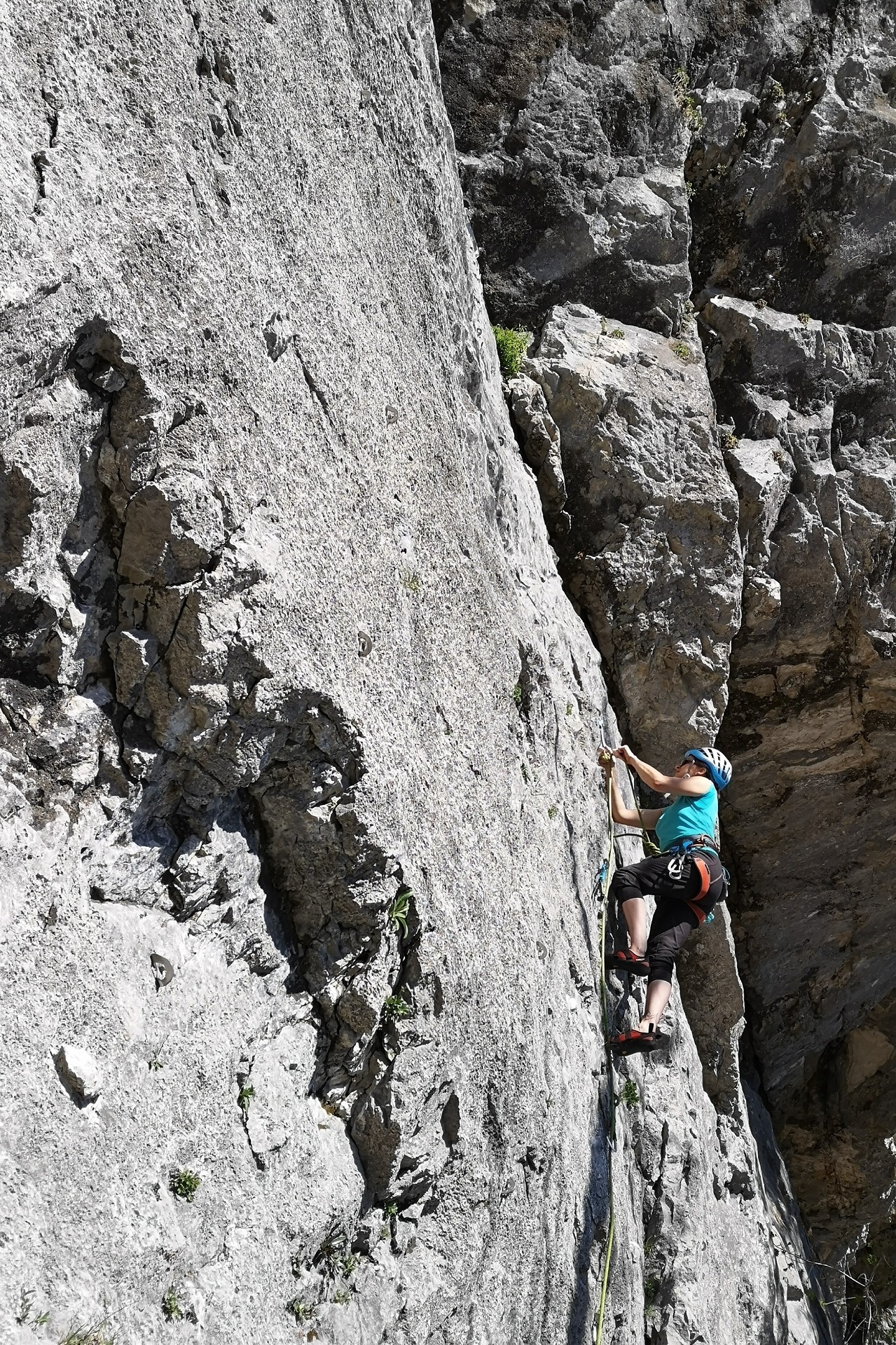 Ania prowadzi drogę wspinaczkową