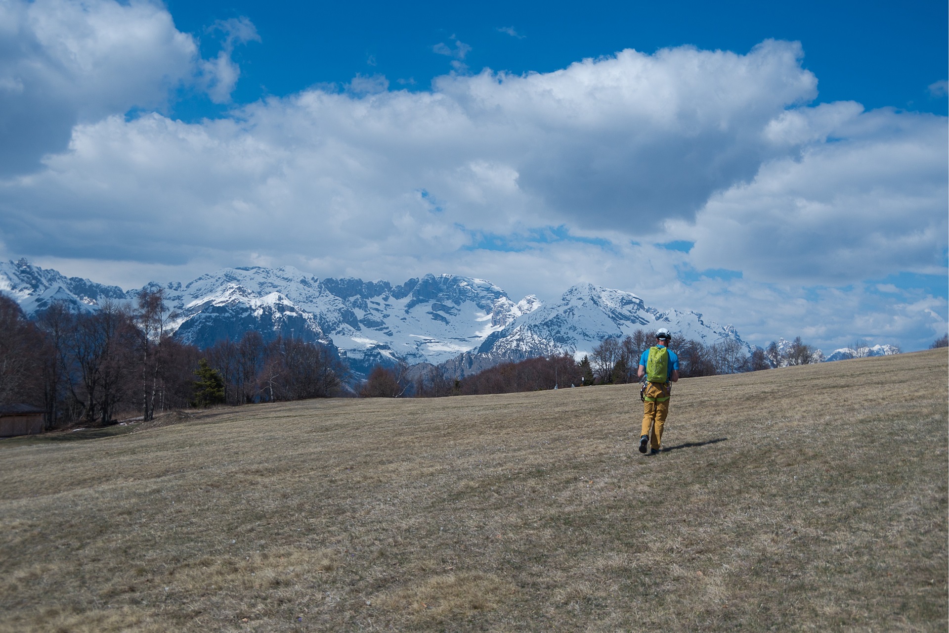 Na szczycie piękna panorama z widokiem na grupę Adamello, Brenta