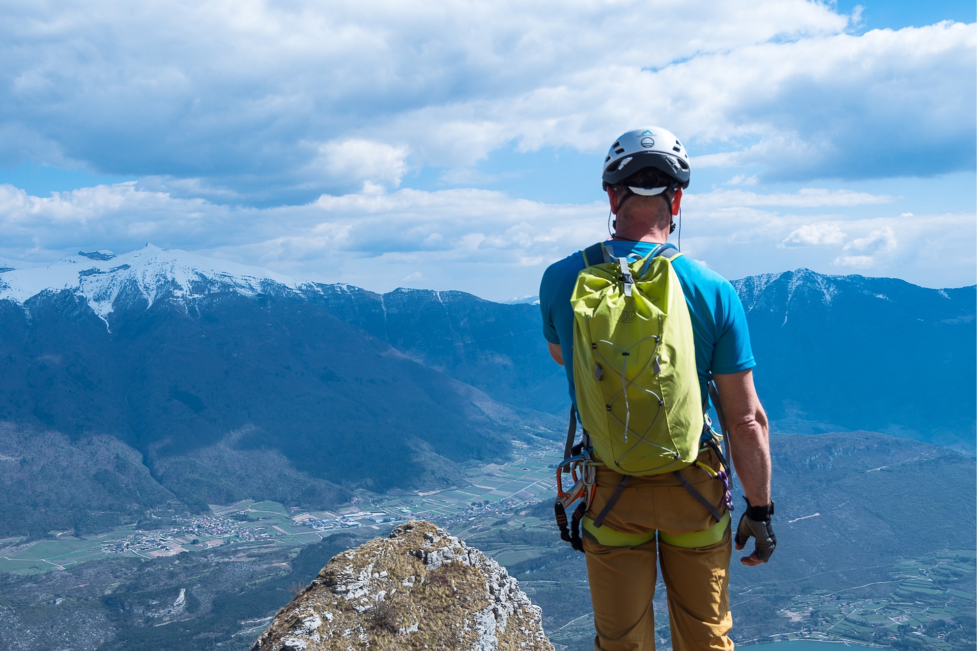 Po zakończonej ferracie mamy piękne widoki na jeziora Toblino, Cavedine i Garda, oraz na góry Monte Stivo