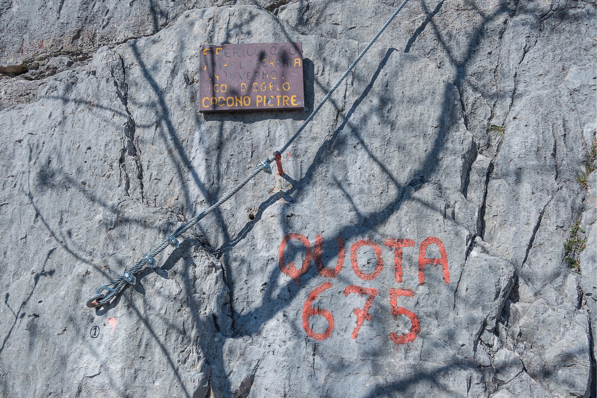 Właściwy tart ferraty Che Guevara i tabliczka informacyjna