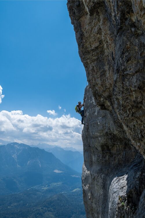 Darek na kluczowym momencie na ferracie Sisi