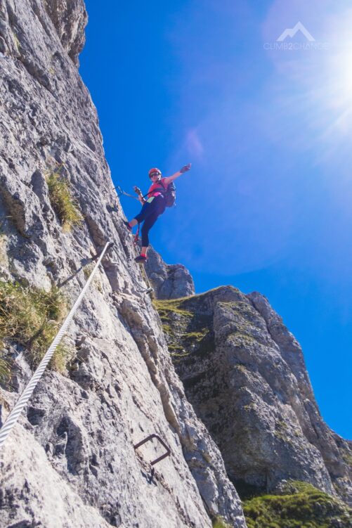Magda na odcinku z klamrami za C, Panorama Klettersteig Sisi
