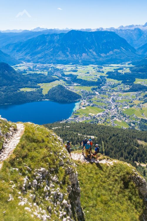 Ekipa robi sobie fotki w miejscu odpoczynkowym