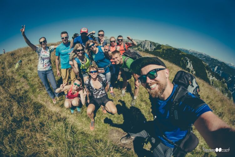 Z wami to wszędzie - cześć uczestników wyjazdu na Dachstein pokonała ferratę Sisi, fot: fleszempooczach.pl