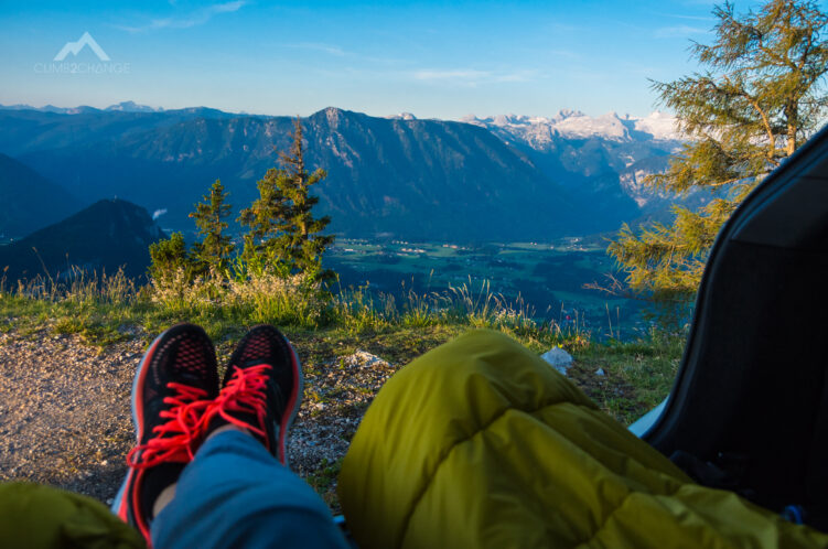 Poranny widok z naszego samochodu - po prawej Dachstein