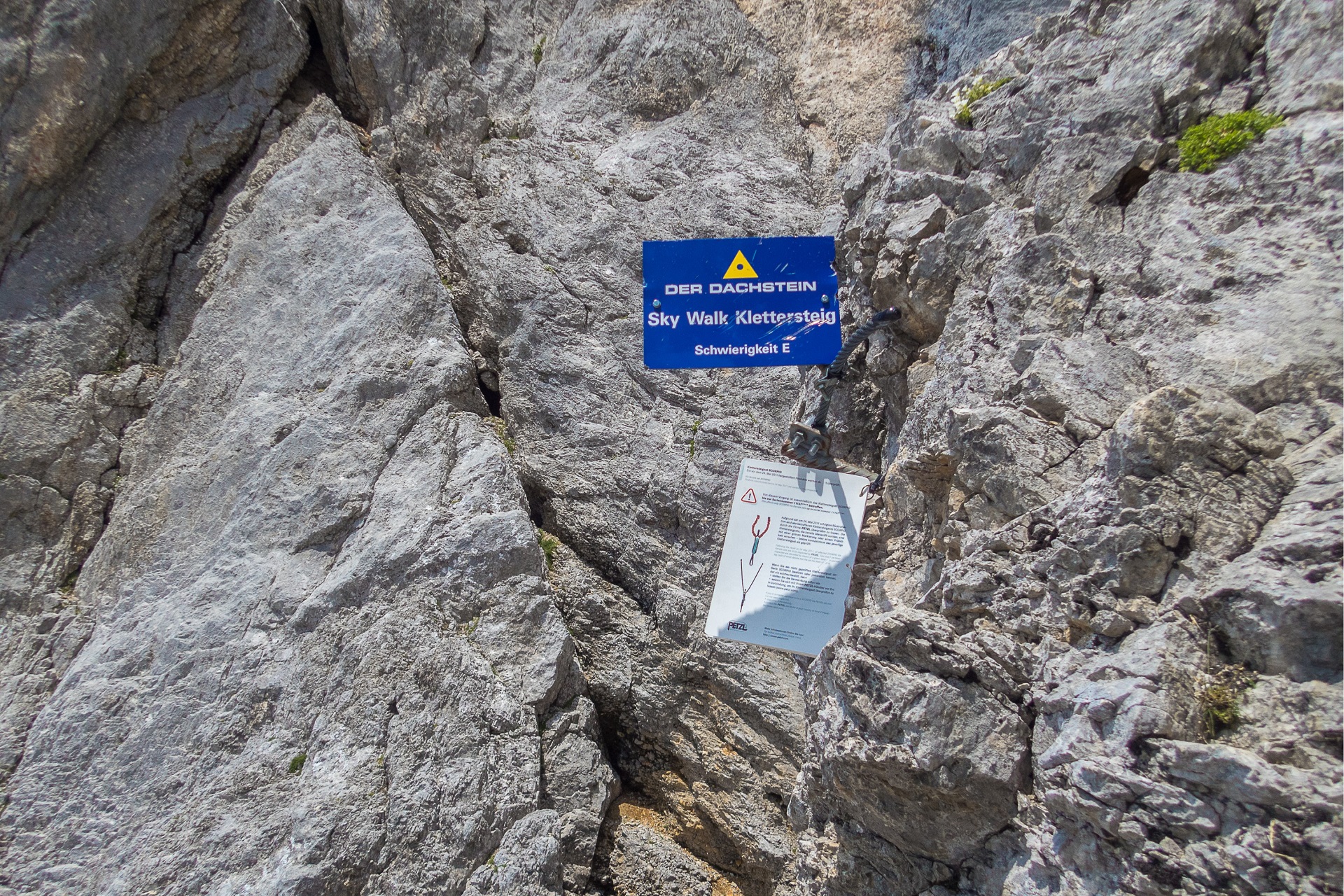 Tabliczka informacyjna na ferracie Sky Walk